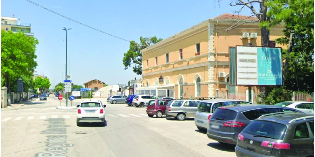 Piazza stazione – Gravina in Puglia – bifacciale