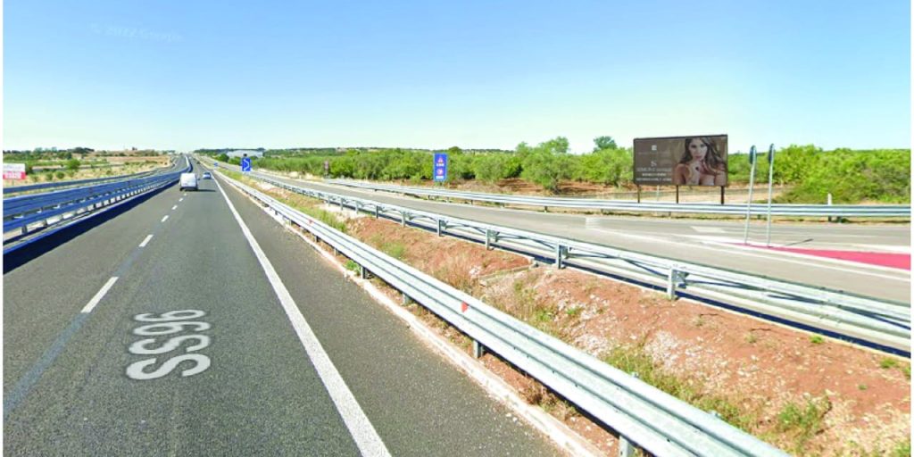 S.S. 96 direzione Bari Altamura bifacciale